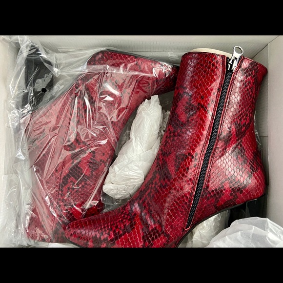 L’intervalle red and black snake print boots size 38 - Picture 2 of 10